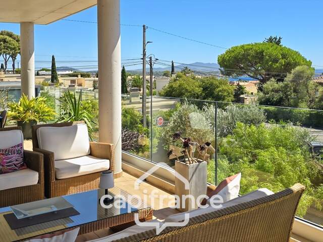 Appartement à vendre 4 pièces BANDOL (83) + 2 parkings + terrasse — photo du bien