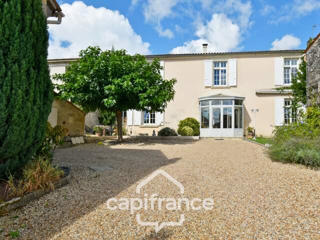 Maison de caractère avec 4 chambres - 6pièces - 268 m² habitables - piscine - jardin et dépendances à BIGNAY — photo du bien