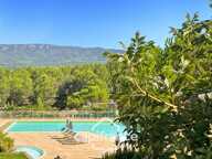 DOMAINE DE PONT ROYAL, maison  de 45 m2 avec vue dégagée , élevée d'un étage, 2 chambres, mitoyenne d'un seul côté, piscine privative, emplacement numéroté pour véhicule — photo 2