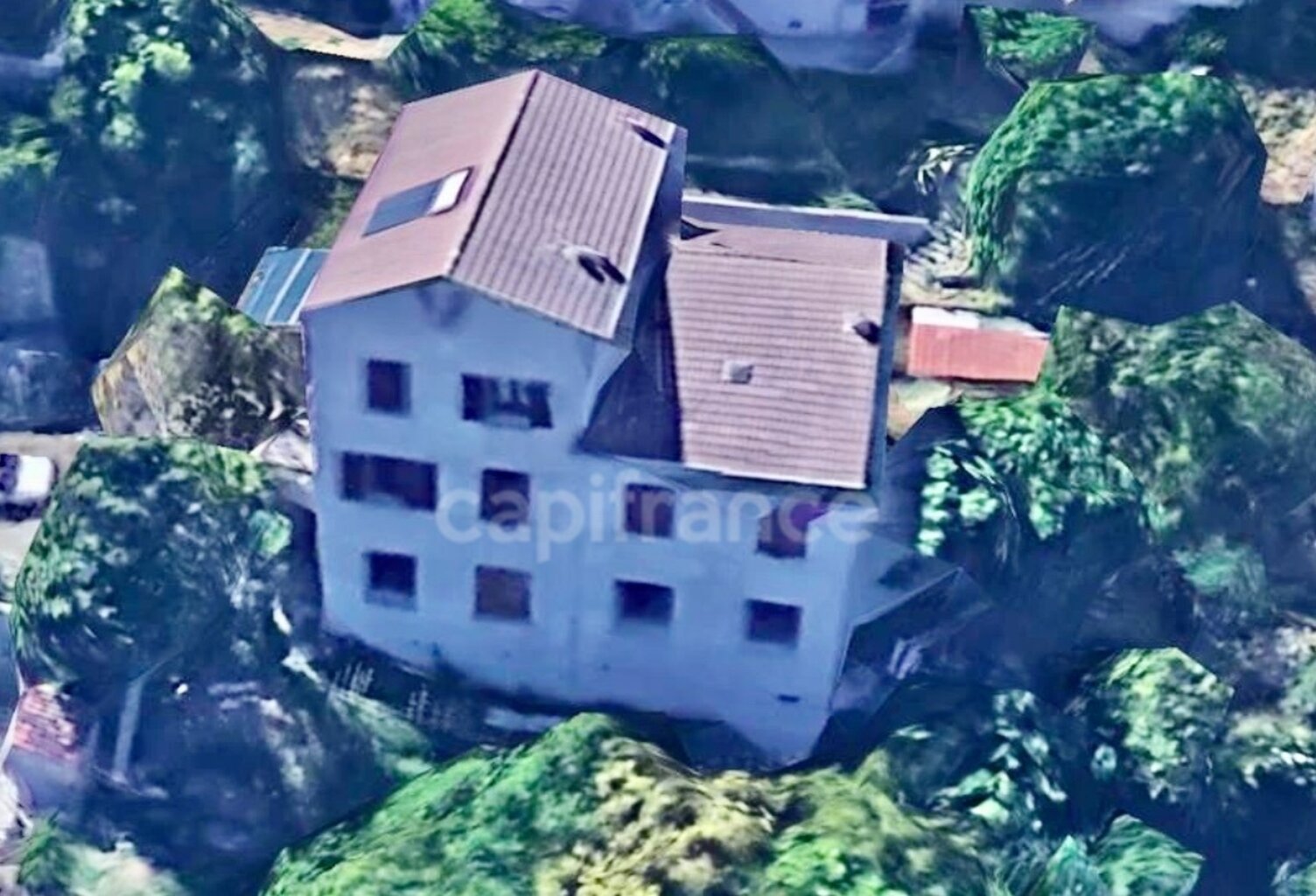 BORGO – Propriété à fort potentiel : 393 m² habitables + 2 980 m² de terrain – 395 000 € — photo 1