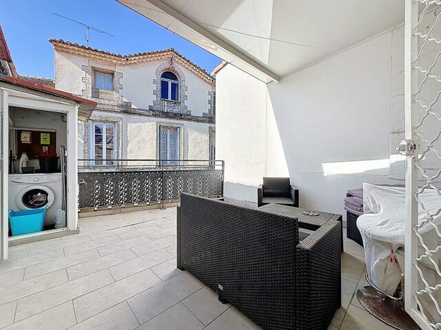 Immeuble à vendre MONTPELLIER (34) 254 m2 au sol -Comprenant un T1bis loué - un T3 libre - une remise de 100 m2 libre - un local commun — photo du bien