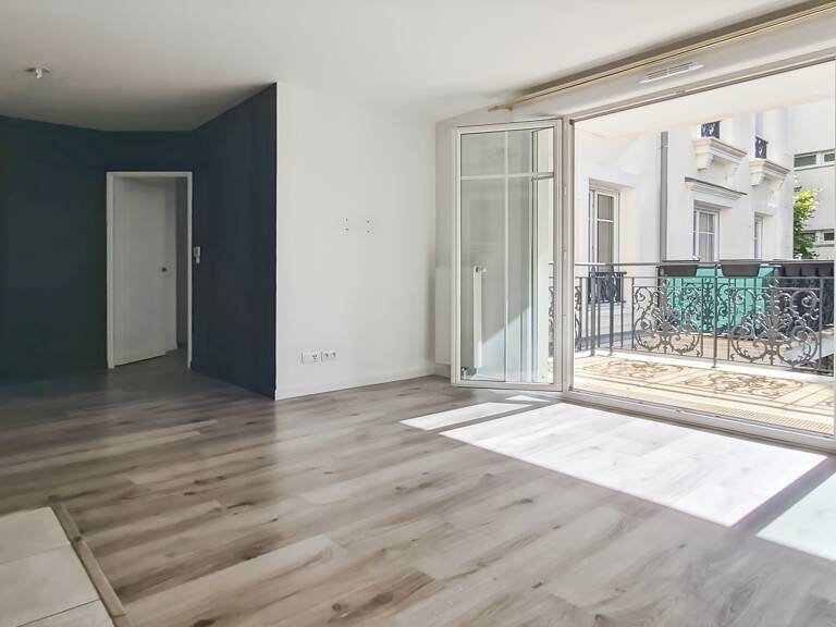 Clamart – Jardin Parisien – 3 pièces avec balcon et parking, à deux pas du Tram T6 — photo 1