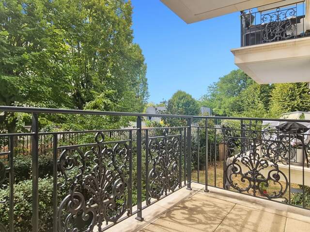 Clamart – Jardin Parisien – 3 pièces avec balcon et parking, à deux pas du Tram T6 — photo du bien