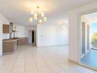 Appartement T3 de 71 m² – Chassieu Centre – Balcon — photo 2