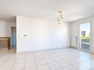 Appartement T3 de 71 m² – Chassieu Centre – Balcon — photo 4