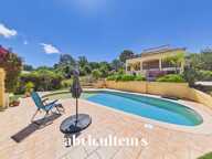 Maison avec jardin, piscine et parking en vente à  Six-Fours-les-Plages (83140) — photo 2