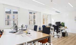 Bureau  196 m² à louer à Bordeaux (33000)