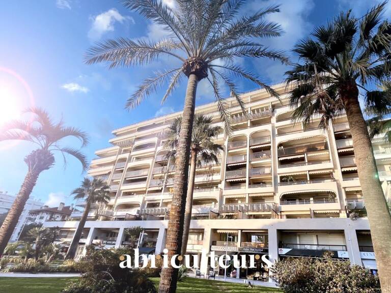 Élégant appartement rénové - 4 Pièces - Terrasse - 84m² - Vue mer panoramique - Juan-les-Pins — photo 1