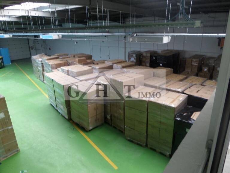 ENTREPOT /BUREAU DE 871 M² A LOUER — photo 1