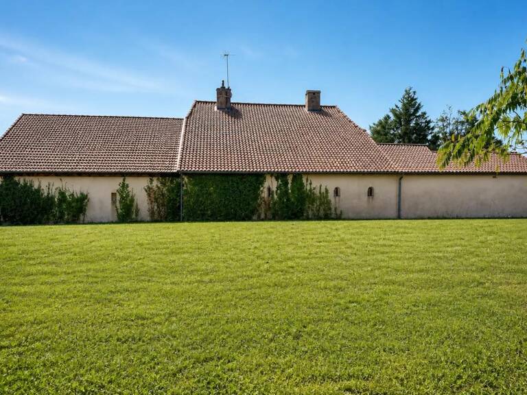 Maison de 6 pièces de 188 m² à Juillac sur terrain de 7 100 m2 — photo 1