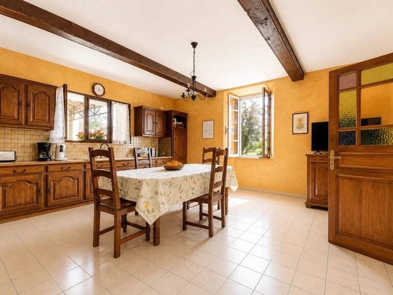 Maison de 6 pièces de 188 m² à Juillac sur terrain de 7 100 m2 — photo 1