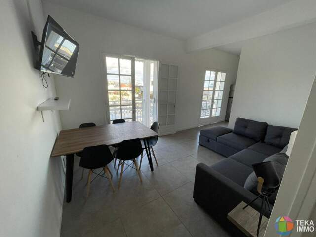 A LOUER appartement T2 meublé de 30 m2 en centre ville à Saint Pierre (974) — photo du bien
