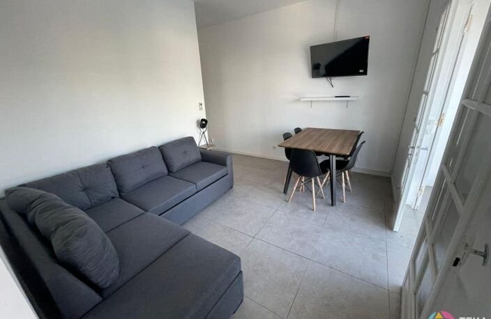 A LOUER appartement T2 meublé de 30 m2 en centre ville à Saint Pierre (974) — photo 2