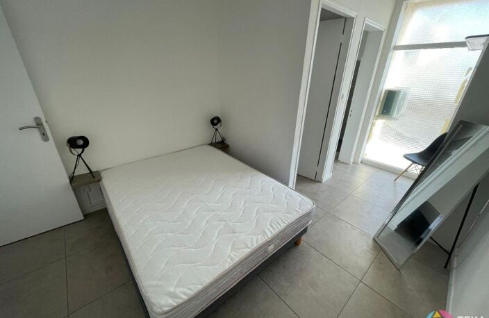 A LOUER appartement T2 meublé de 30 m2 en centre ville à Saint Pierre (974) — photo 5
