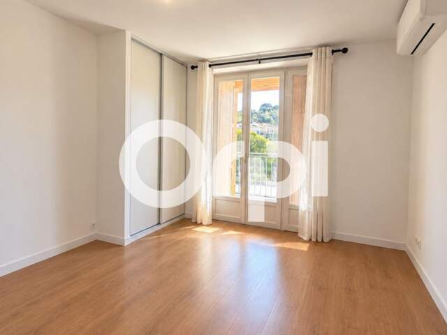 Appartement À Louer — photo du bien