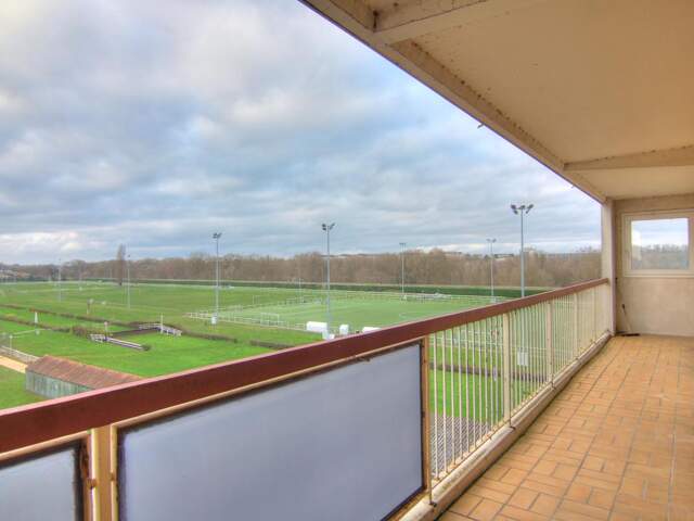 Appartement À Vendre — photo du bien