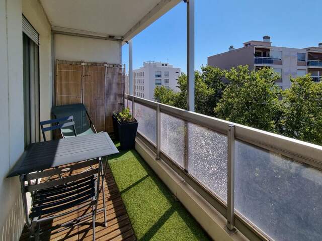 Villeurbanne – Cœur Gratte-Ciel | T2 traversant avec balcon plein sud — photo du bien