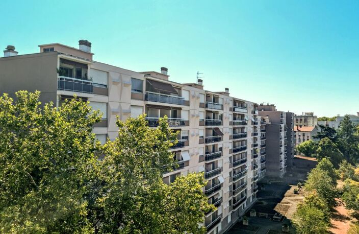 Villeurbanne – Cœur Gratte-Ciel | T2 traversant avec balcon plein sud — photo 2