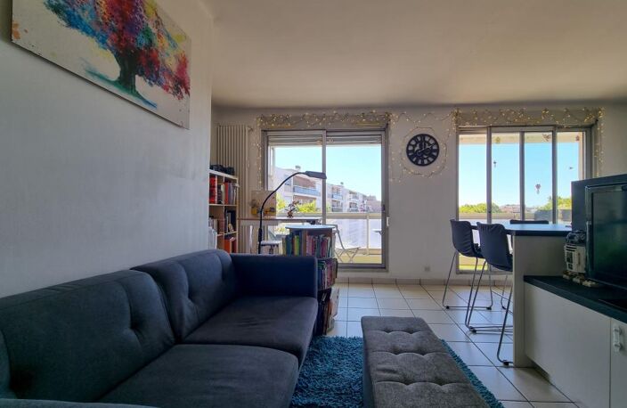 Villeurbanne – Cœur Gratte-Ciel | T2 traversant avec balcon plein sud — photo 3