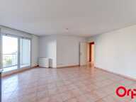 Villeurbanne – Gratte-Ciel | T3 de 65 m² avec balcons et garage — photo 4