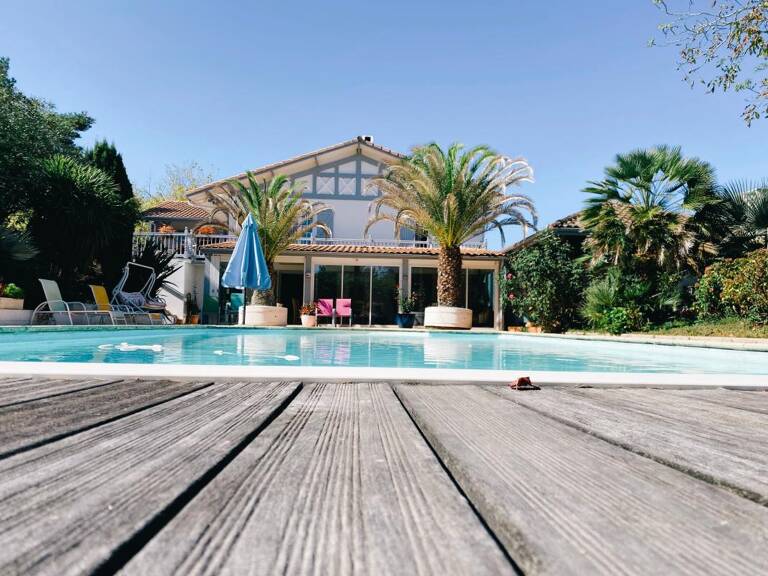 Belle maison avec terrain arboré — photo 1