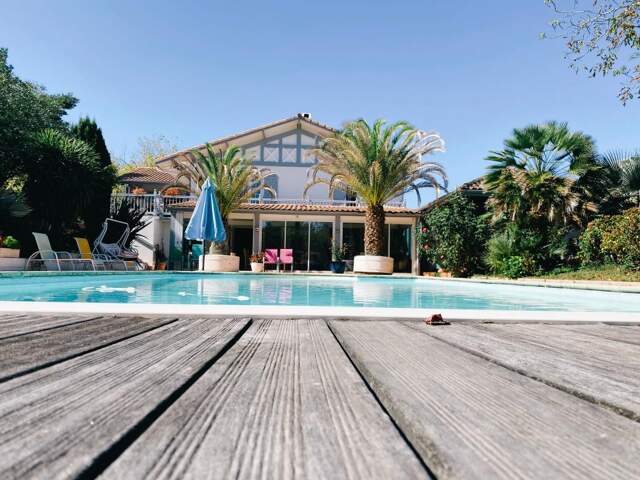 Belle maison avec terrain arboré — photo du bien