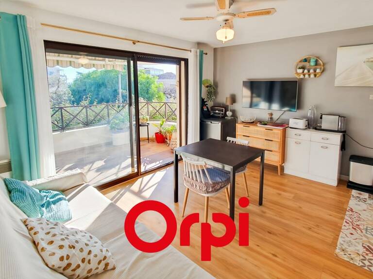 Magnifique Studio meublé et climatisé de 23m² dans une copropriété calme et sécurisée sur les hauteurs du centre ville de Bandol — photo 1