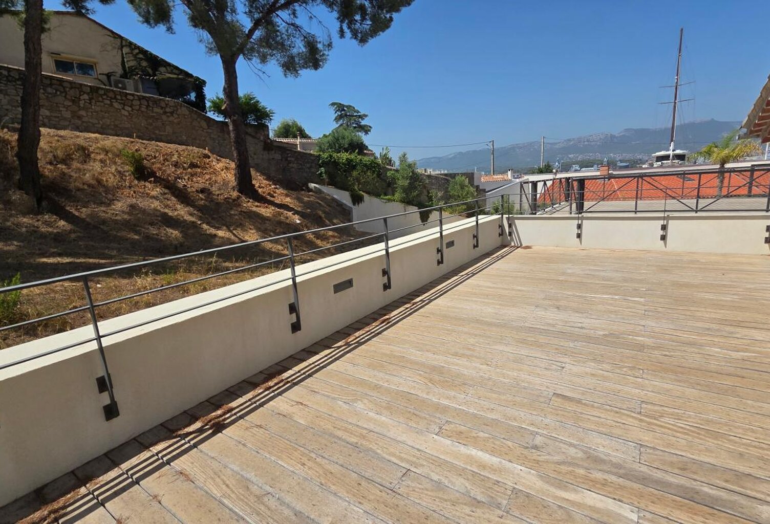 Loft avec toit terrasse vue mer et atelier d'artiste attenant Corniche Tamaris - Balaguier 83500 — photo 1
