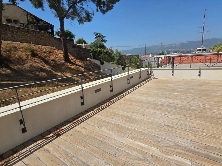 Loft avec toit terrasse vue mer et atelier d'artiste attenant Corniche Tamaris - Balaguier 83500 — photo 1