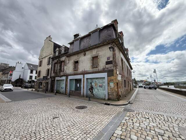 LANDERNEAU, immeuble complet en plein centre ville ! — photo du bien