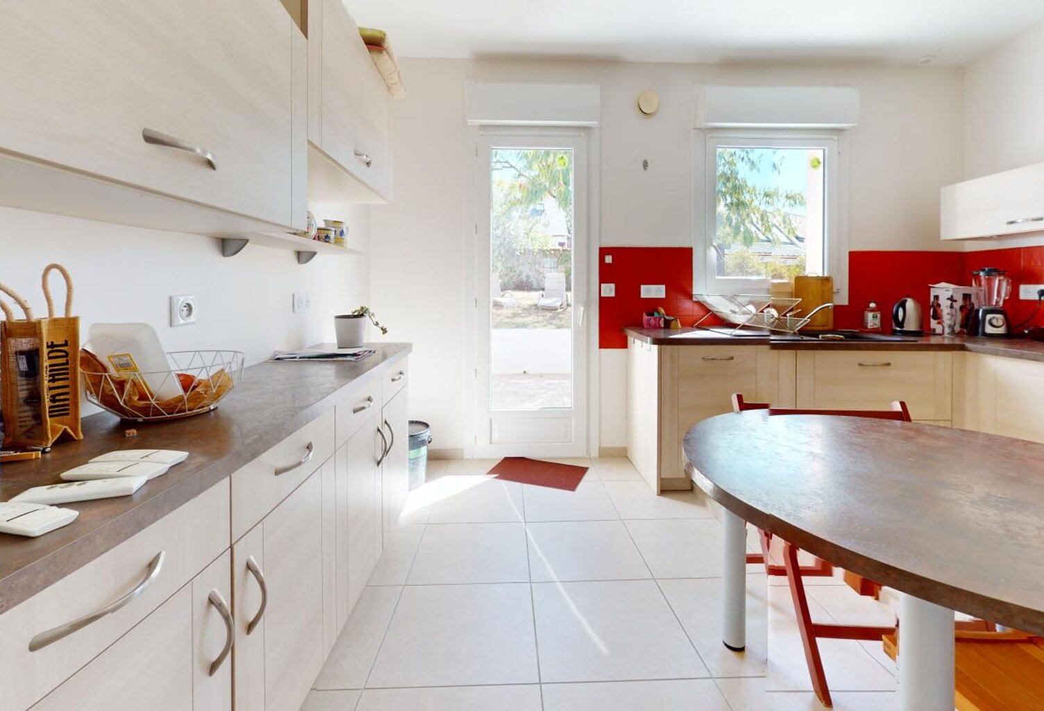 CHARBONNEAU – MAISON FAMILIALE AU CALME, TOUT À PIED — photo 1