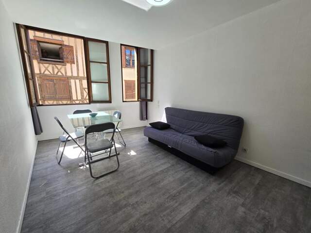   STUDIO MEUBLÉ ET RÉNOVÉ EN PLEIN CŒUR HISTORIQUE DE LIMOGES   — photo du bien