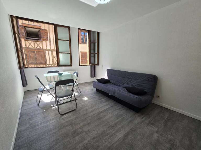  STUDIO MEUBLÉ ET RÉNOVÉ EN PLEIN CŒUR HISTORIQUE DE LIMOGES   — photo 1