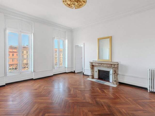 Toulouse Jean-Jaures Wilson Appartement T4 dans immeuble de caractère avec balcon — photo du bien