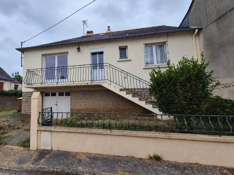 REDON - Centre ville - Maison 2 Chambres avec Jardin — photo 1