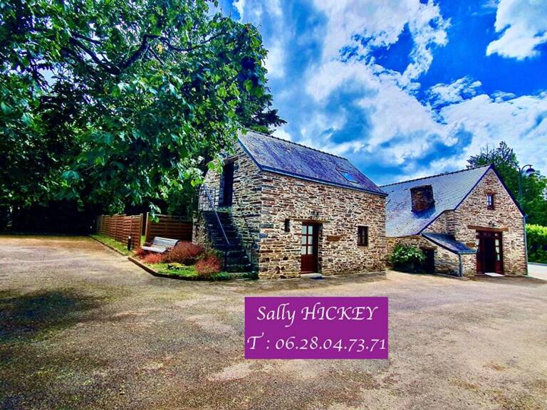 Sally HICKEY vous présente 2 maisons en pierre. 4 chambres, 3 salle de bains, 2 jardins et un grand parking.  Ne ratez pas ! — photo 1