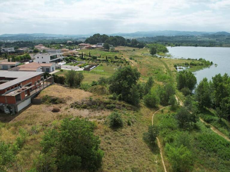MAISON D'ARCHITECTE - VUE EXCEPTIONNELLE SUR LE LAC DE TAURE — photo 1
