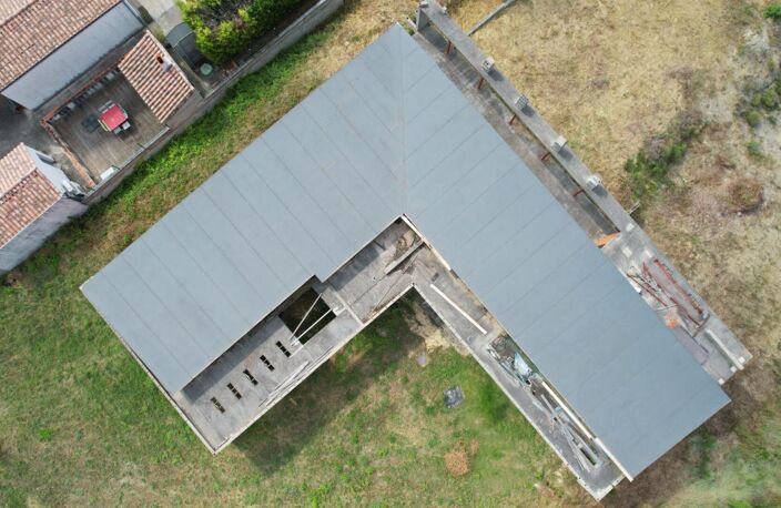 MAISON D'ARCHITECTE - VUE EXCEPTIONNELLE SUR LE LAC DE TAURE — photo 2