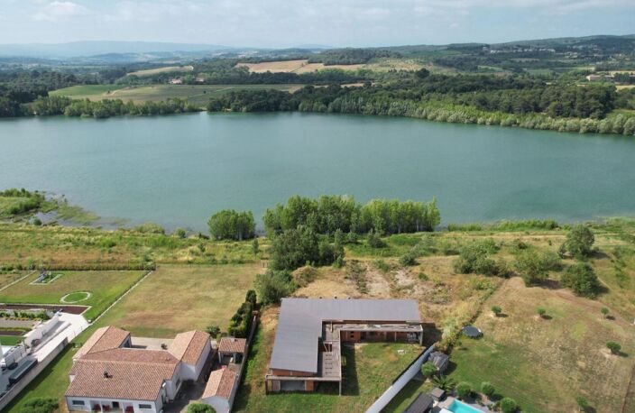 MAISON D'ARCHITECTE - VUE EXCEPTIONNELLE SUR LE LAC DE TAURE — photo 4