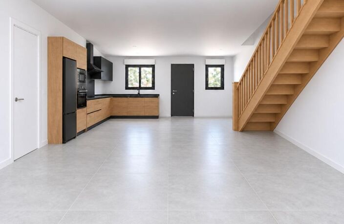 LAVERNOSE - Maison 3 chambres - 511 m² de terrain - Environnement privilégié — photo 2