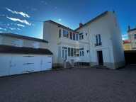 IMMEUBLE RIORGES  AVEC GARAGES ET COUR — photo 4