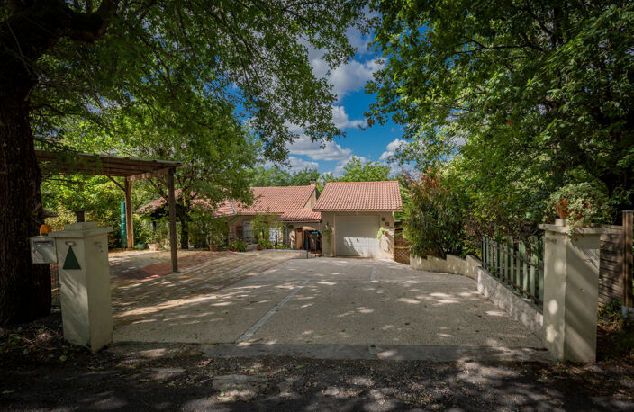 Maison plein de charme ,11pièce(s) 156 m2, 2 logements, garage et piscine — photo 2