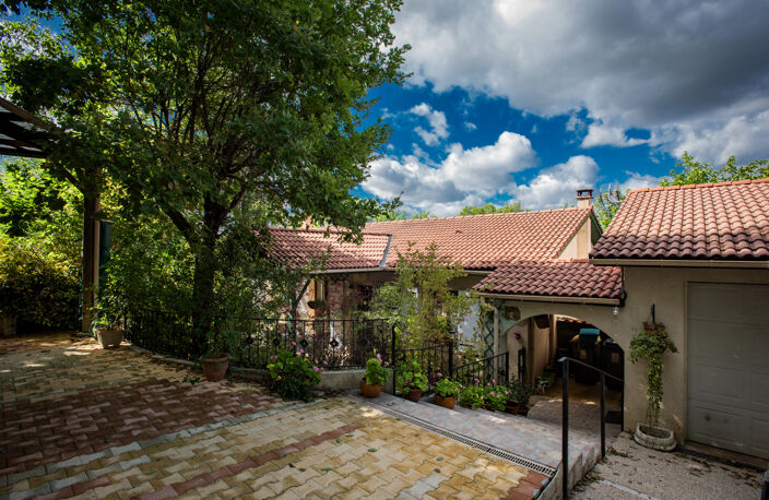 Maison plein de charme ,11pièce(s) 156 m2, 2 logements, garage et piscine — photo 3