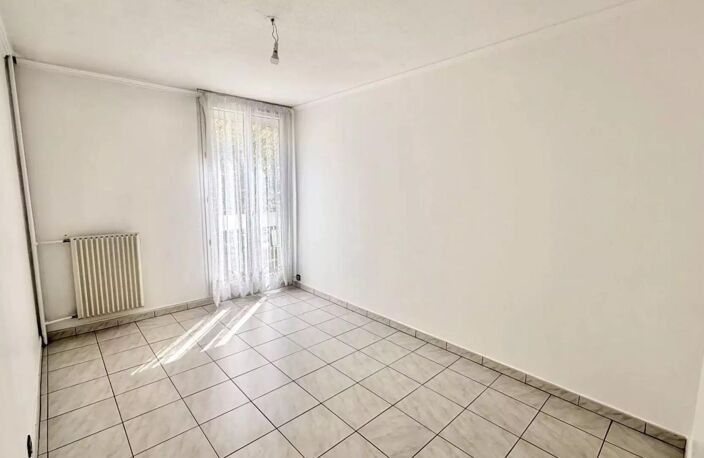 Appartement Vitrolles 4 pièce(s) 80 m2 — photo 5