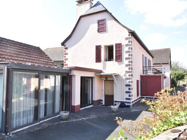 Maison familiale 151 m² avec de vastes dépendances — photo du bien