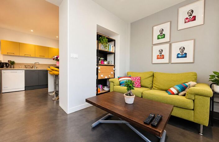 Immeuble Saint Sebastien Sur Loire : Commerce + 2 studios + colocation T4 — photo 2