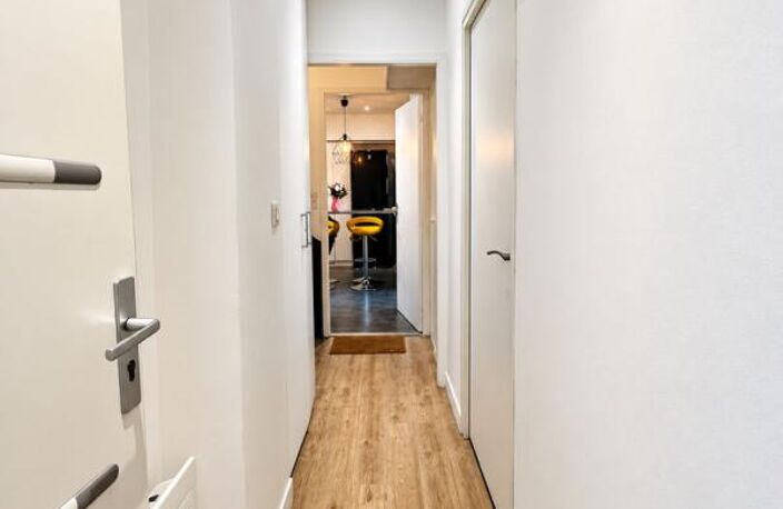Immeuble Saint Sebastien Sur Loire : Commerce + 2 studios + colocation T4 — photo 4