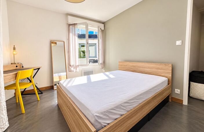 Immeuble Saint Sebastien Sur Loire : Commerce + 2 studios + colocation T4 — photo 5