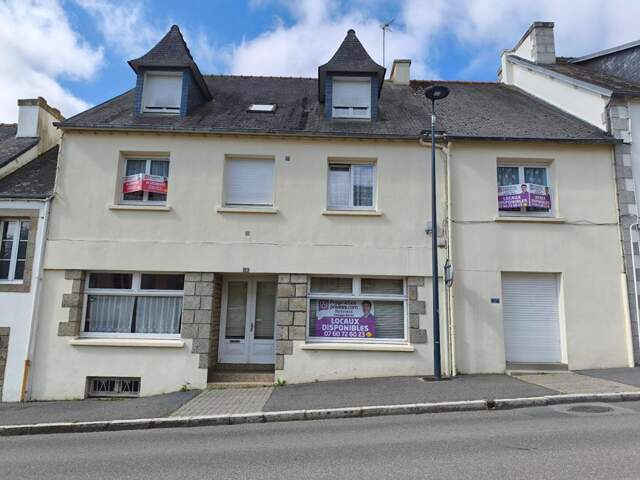 29520 Châteauneuf du Faou grande maison de ville 7 chambres, ancienne boutique + terrain et remise — photo du bien