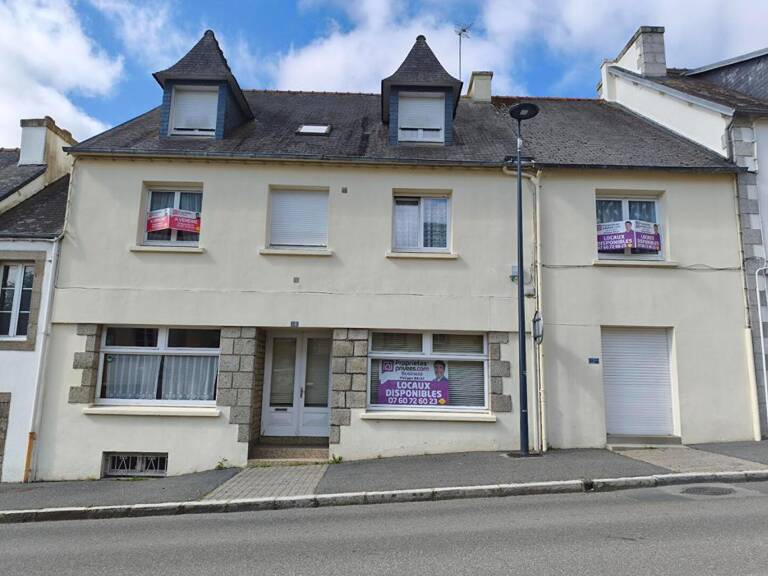 29520 Châteauneuf du Faou grande maison de ville 7 chambres, ancienne boutique + terrain et remise — photo 1